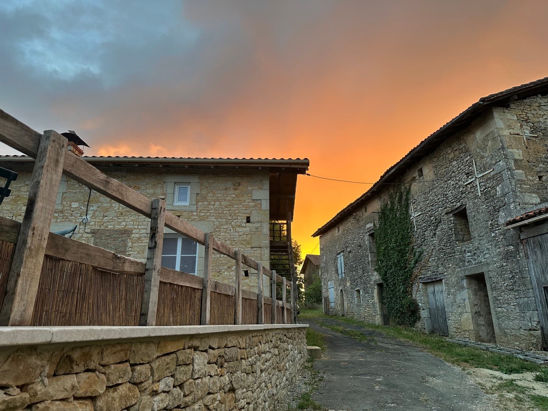Le hameau au crépuscule